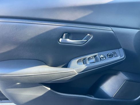 Used 2025 Nissan Sentra SV image 18