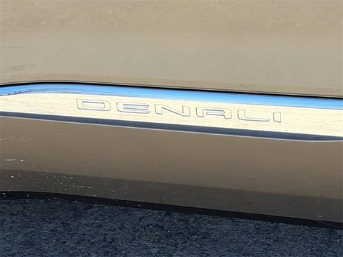 Used 2022 GMC Acadia Denali w/ Denali Ultimate Package image 10