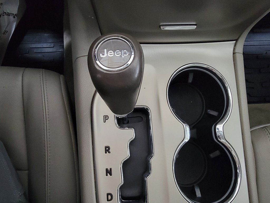 Used 2013 Jeep Grand Cherokee Laredo AWD/4WD image 17