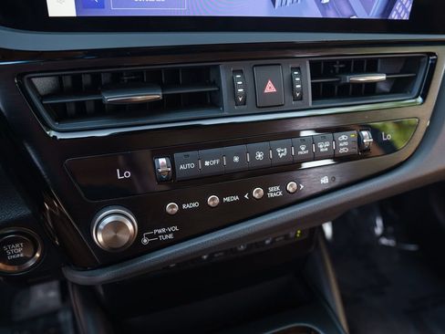 Used 2024 Lexus ES 350 w/ Luxury Package FWD image 36