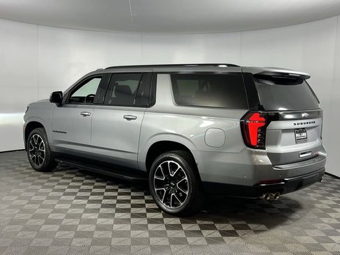 Used 2025 Chevrolet Suburban RST image 9