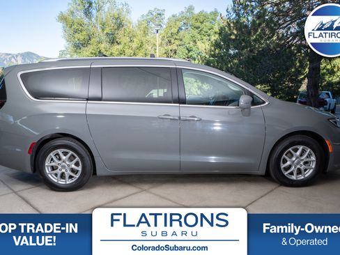 Used 2021 Chrysler Pacifica Touring-L w/ Uconnect Theater Family Group FWD image 1