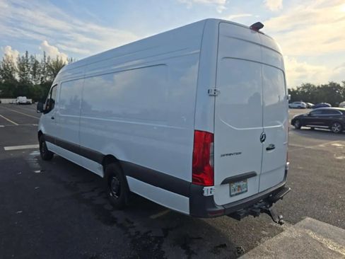 Used 2024 Mercedes-Benz Sprinter 2500 image 2