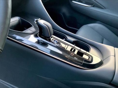 Used 2024 Toyota Crown Limited image 16