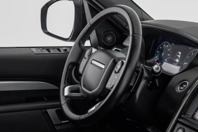 Used 2020 Land Rover Discovery Landmark AWD/4WD image 11
