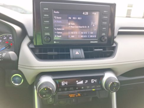 Used 2022 Toyota RAV4 XLE image 29