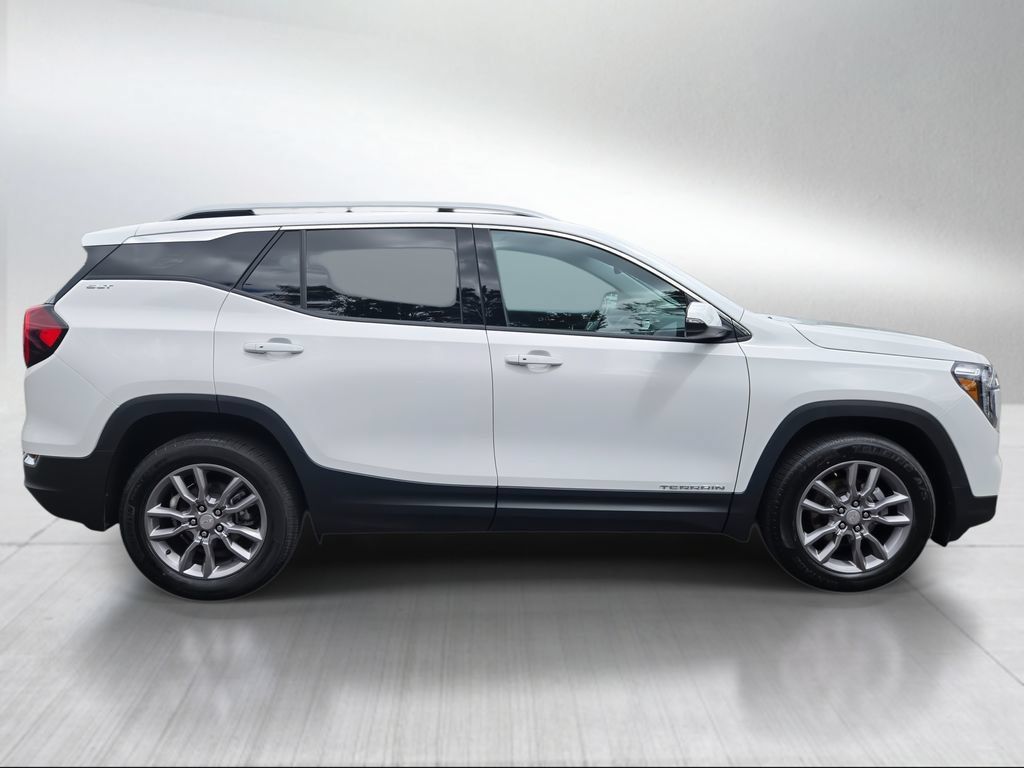 Used 2024 GMC Terrain SLT AWD/4WD image 2