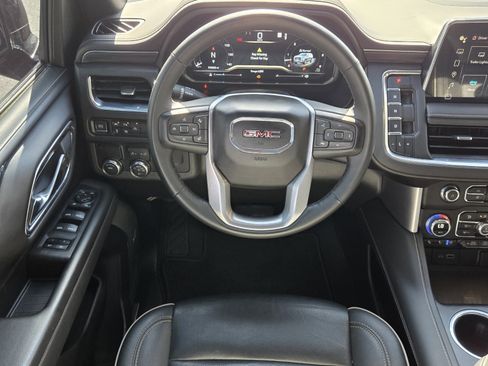 Used 2023 GMC Yukon XL SLT w/ SLT Luxury Package image 6