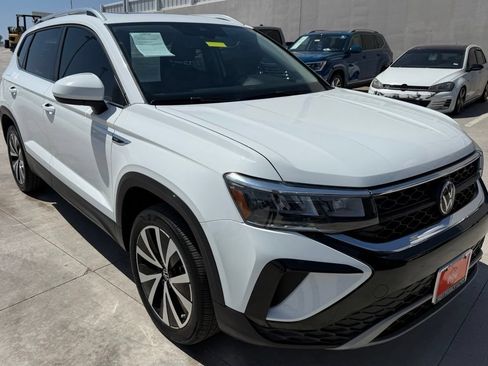 Certified 2024 Volkswagen Taos SE FWD image 2