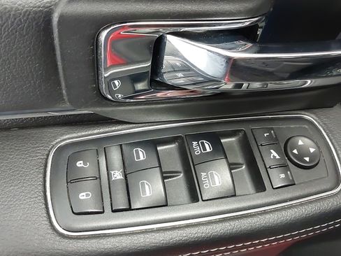 Used 2017 RAM 1500 Laramie image 25