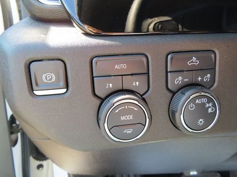 Used 2025 Chevrolet Silverado 1500 LT w/ Protection Package AWD/4WD image 39