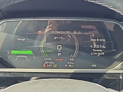 Used 2022 Audi e-tron Premium image 17