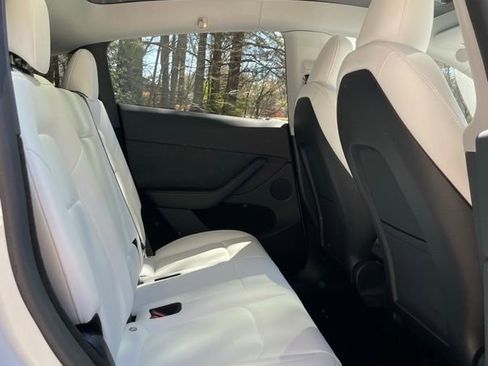 Used 2024 Tesla Model Y Long Range image 18