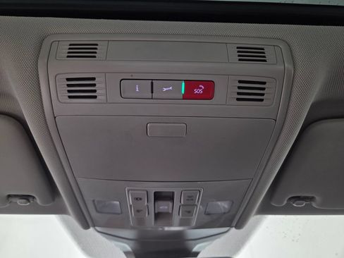 Used 2025 Volkswagen Jetta SE w/ Sunroof Package FWD image 13