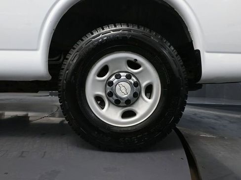 Used 2017 Chevrolet Express 3500 LT w/ LT Preferred Equipment Group image 12