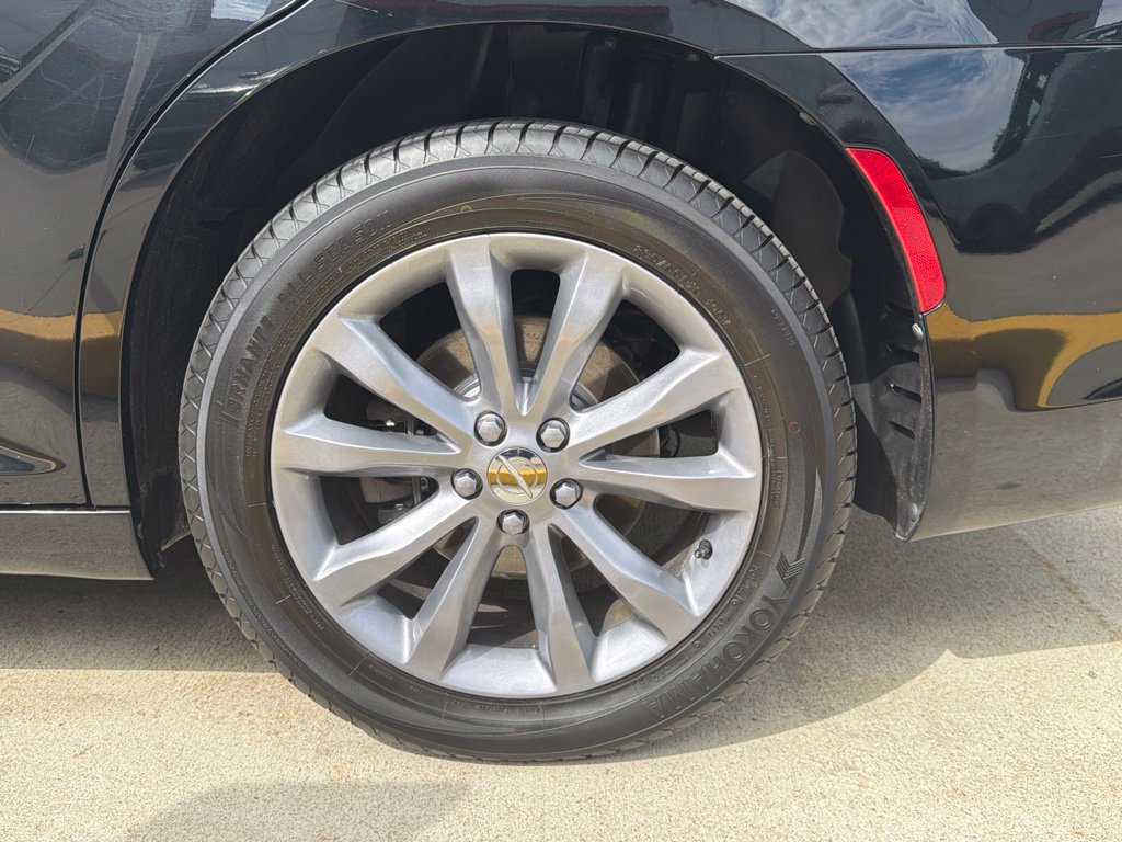 Used 2018 Chrysler 300 Limited w/ Safetytec Plus Group AWD/4WD image 8