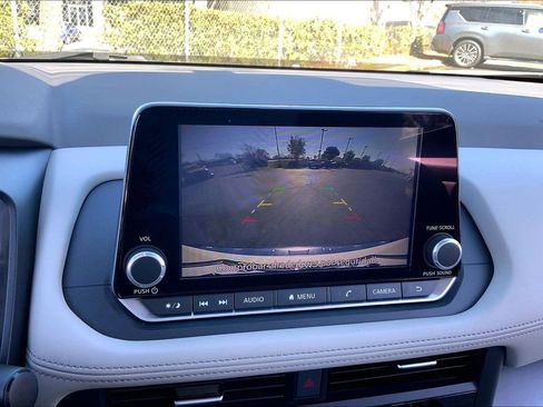 Used 2023 Nissan Rogue SV image 11