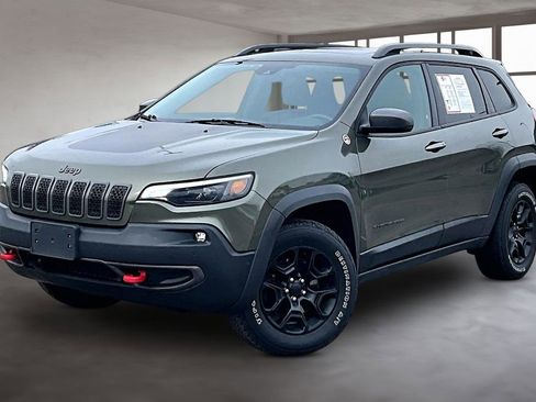 Used 2019 Jeep Cherokee Trailhawk image 2