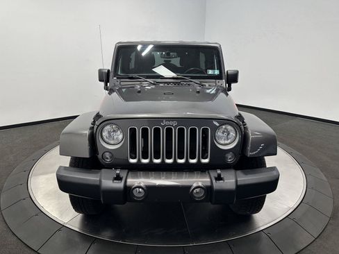 Used 2018 Jeep Wrangler Unlimited Sahara w/ Connectivity Group AWD/4WD image 3