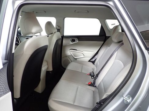 Used 2025 Kia Soul LX w/ LX Technology Package FWD image 29