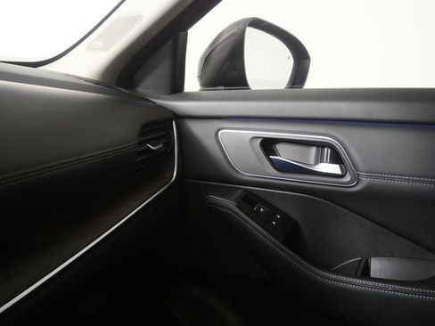 Used 2025 Nissan Rogue Platinum w/ Tech Package FWD image 23