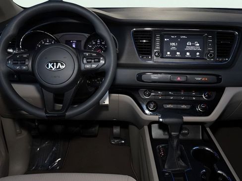 Used 2021 Kia Sedona LX image 23