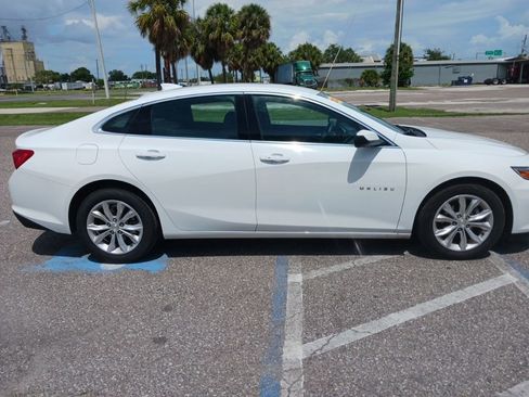 Used 2024 Chevrolet Malibu LT FWD image 2