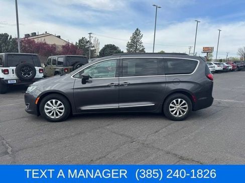 Used 2017 Chrysler Pacifica Touring-L image 8