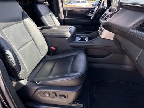 Used 2022 GMC Yukon XL SLE w/ Gmc Pro Safety Plus Package RWD image 11