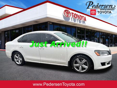 Used 2013 Volkswagen Passat 2.5 SE FWD image 1