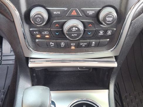 Used 2018 Jeep Grand Cherokee Laredo RWD image 19