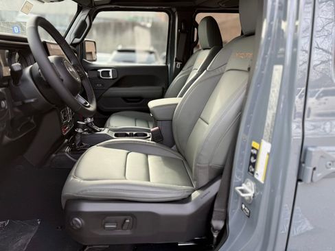 New 2026 Jeep Gladiator Mojave w/ Safety Group image 19