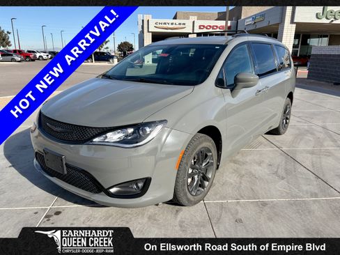 Used 2020 Chrysler Pacifica Touring-L image 1