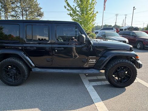 Used 2018 Jeep Wrangler Unlimited Sahara w/ Dual Top Group AWD/4WD image 7