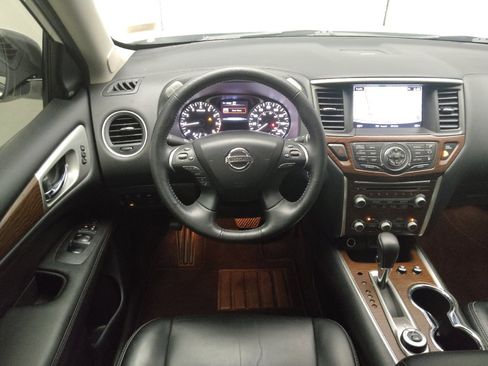Used 2019 Nissan Pathfinder Platinum w/ Cargo Package AWD/4WD image 22