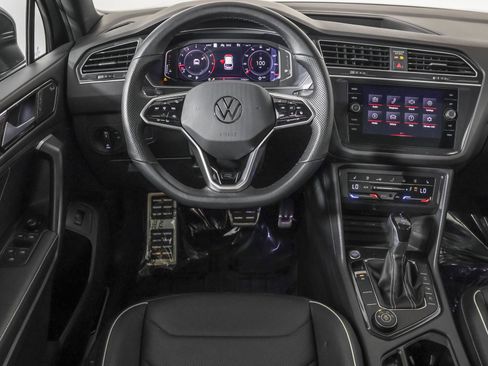 Used 2024 Volkswagen Tiguan SEL R-Line image 39