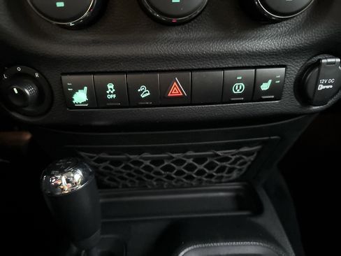 Used 2018 Jeep Wrangler Unlimited Sahara w/ Connectivity Group image 34