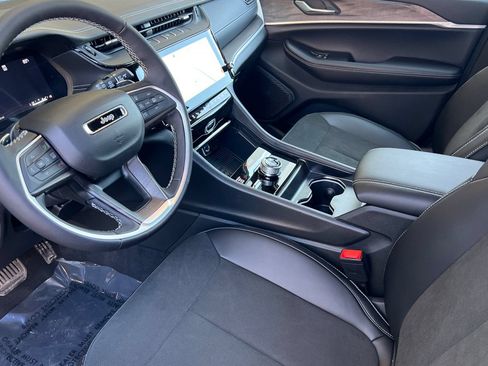 New 2026 Jeep Grand Cherokee Altitude AWD/4WD image 9
