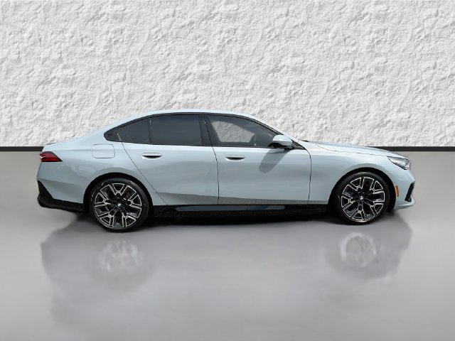 Used 2026 BMW i5 eDrive40 w/ M Sport Package RWD image 2