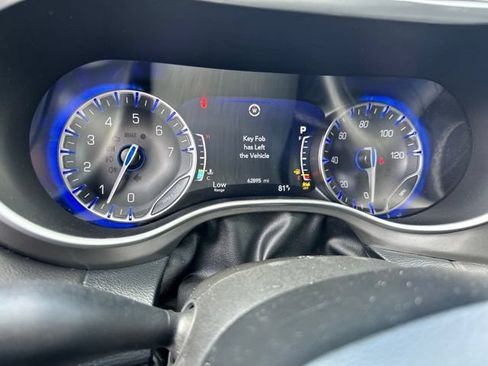 Used 2025 Chrysler Pacifica Select FWD image 7