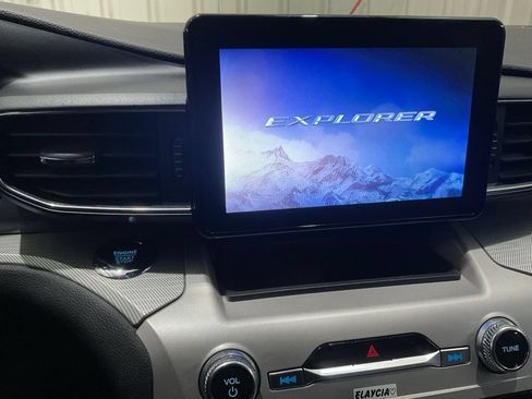 Used 2024 Ford Explorer XLT w/ Equipment Group 202A RWD image 22