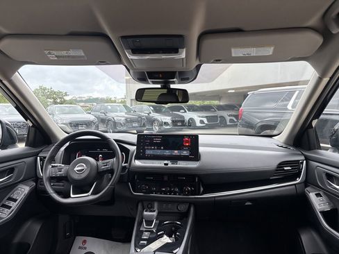Used 2024 Nissan Rogue SL FWD image 18