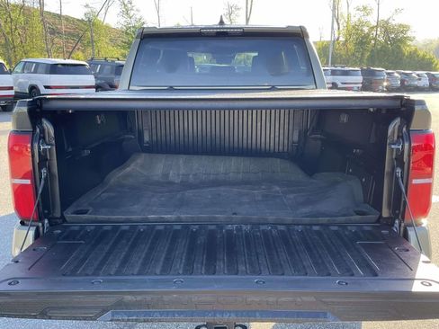 Used 2025 Toyota Tacoma TRD Off-Road AWD/4WD image 32