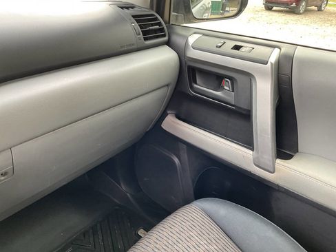 Used 2013 Toyota 4Runner SR5 image 14