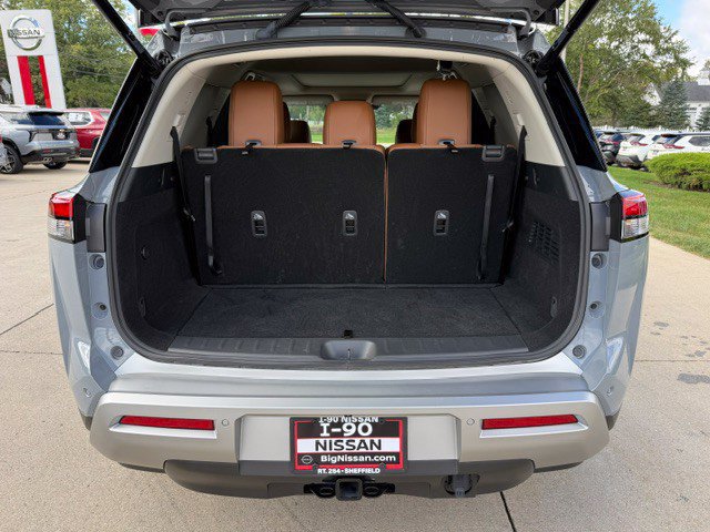 Certified 2025 Nissan Pathfinder Platinum AWD/4WD image 49