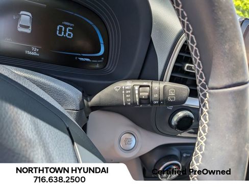 Used 2023 Hyundai Venue Limited FWD image 28