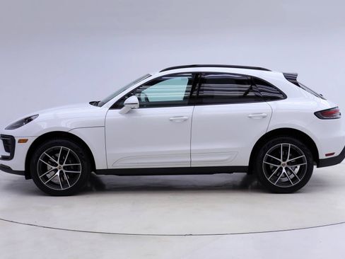 Used 2025 Porsche Macan AWD/4WD image 2