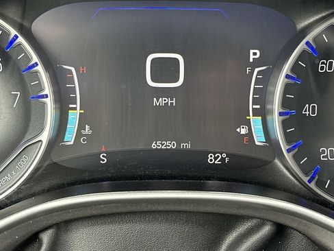 Used 2024 Chrysler Pacifica Touring-L FWD image 22