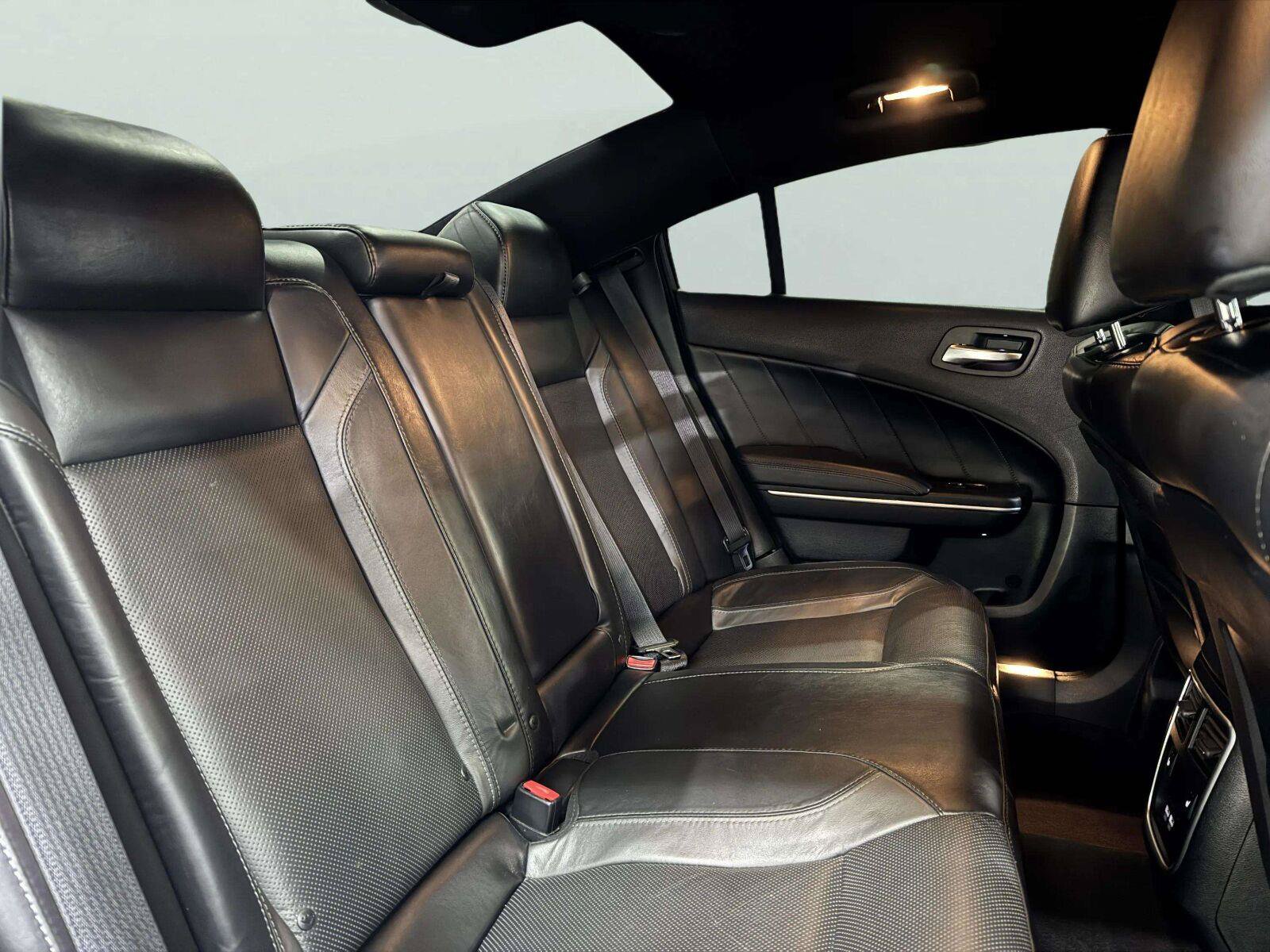 Used 2018 Dodge Charger R/T w/ Plus Group RWD image 31