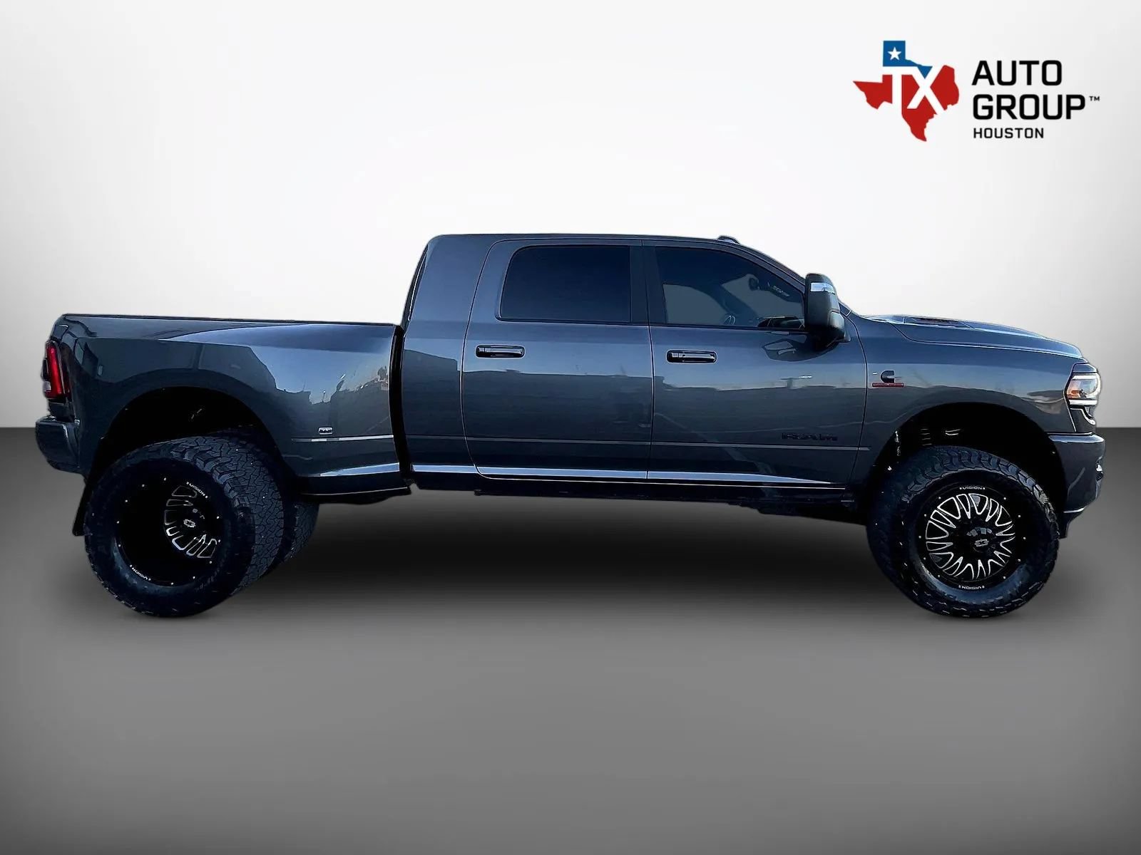 Used 2023 RAM 3500 Laramie w/ Night Edition AWD/4WD image 8